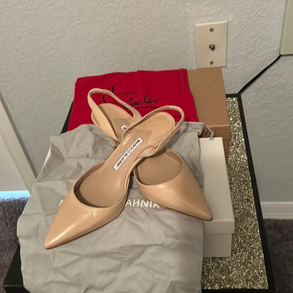 Size 6 but will probbly fit 61/2 i’m at 6 1/2 and it fits perfect.